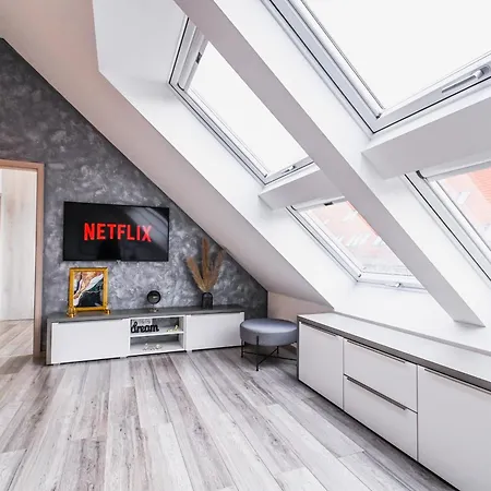 Luxury Loft Modern And Elegant Apartmán